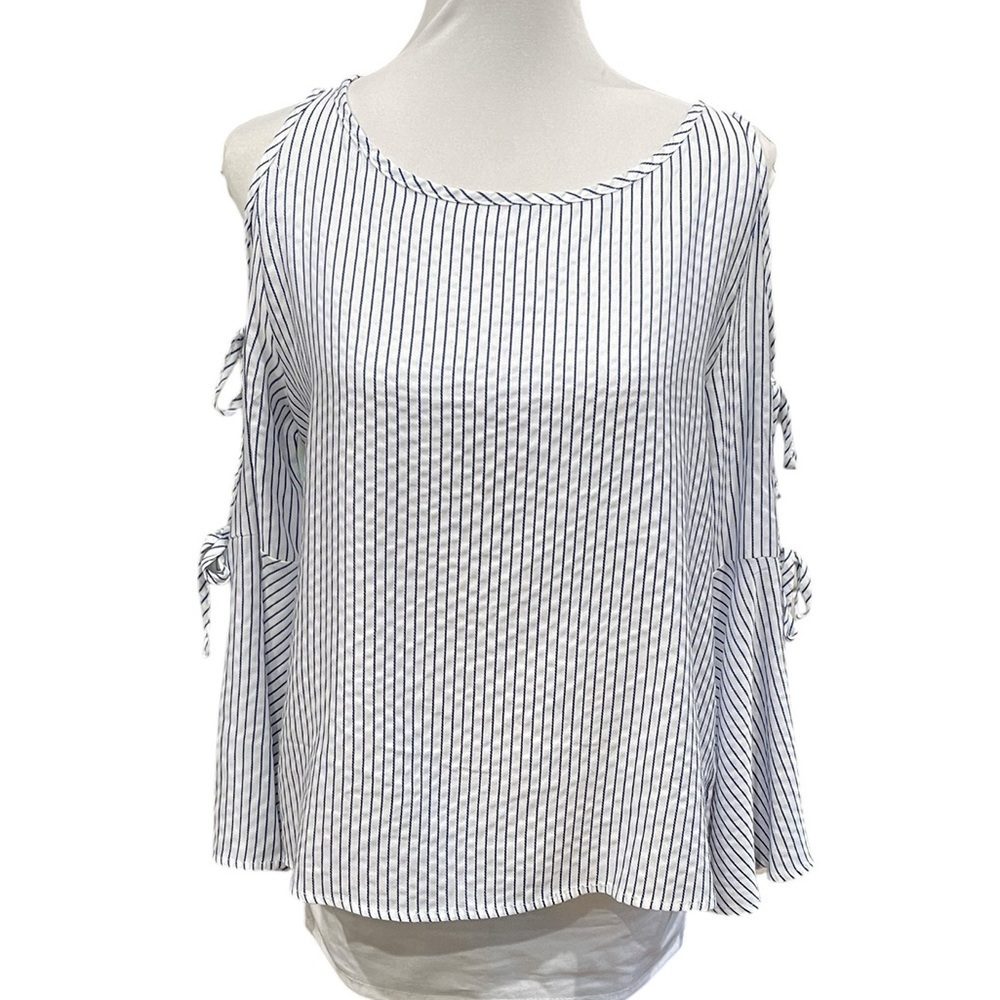 NWT Avec Les Filles Stripe Seersucker Cold Shoulder Peek a Boo Bell Sleeve Top